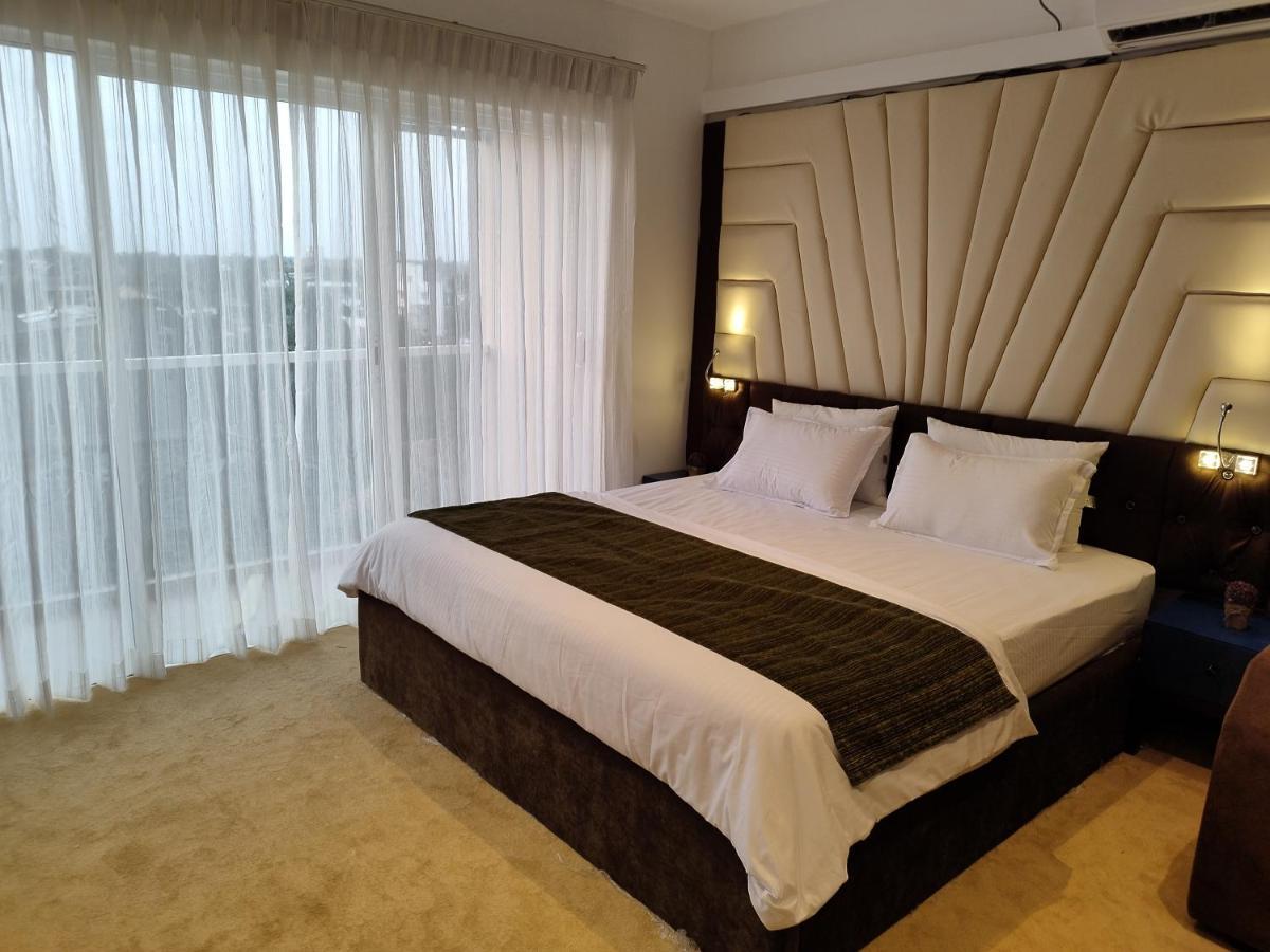 Ocean Breeze Condo By Lake Infinity Negombo Exterior photo
